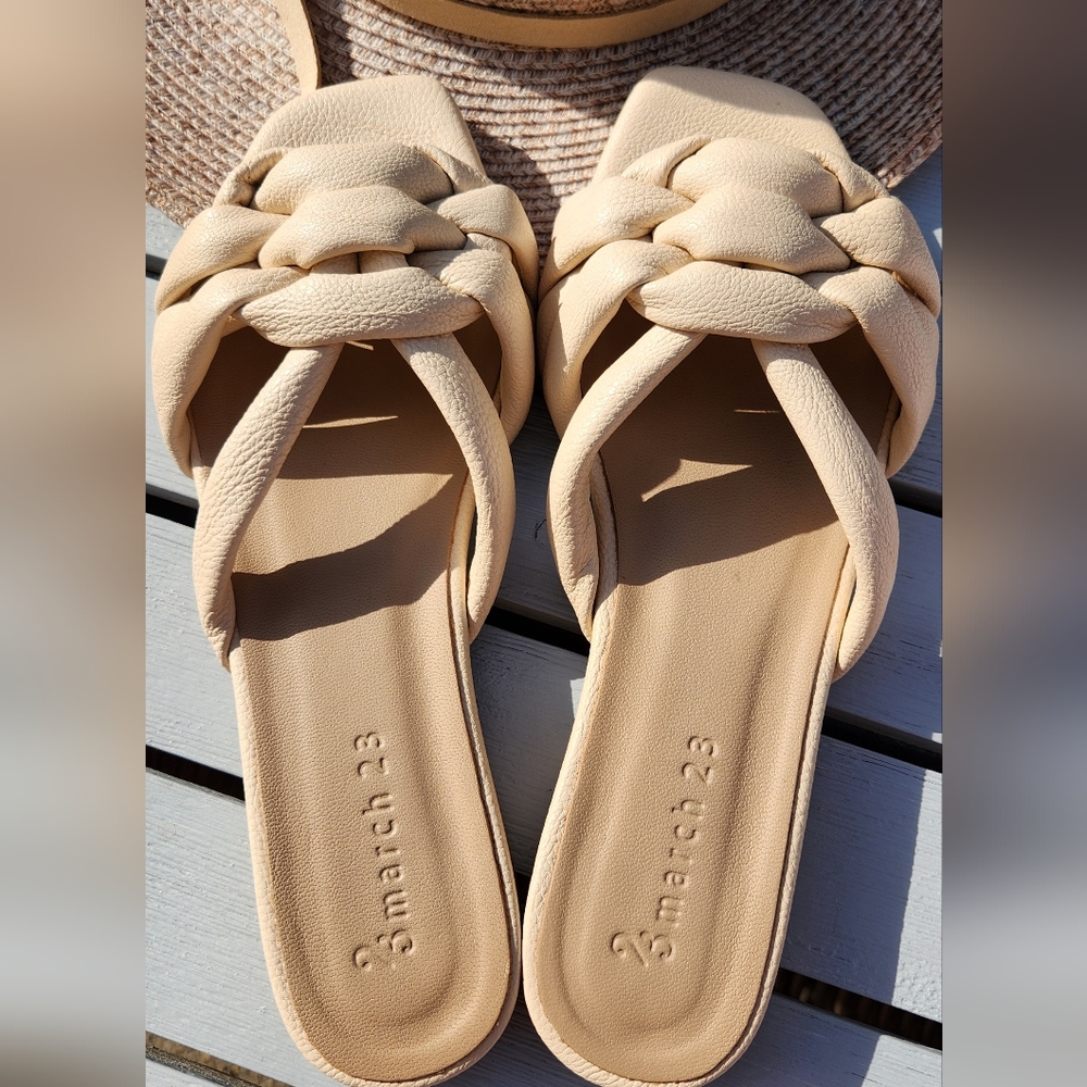 MARCH 23 creamy off-white casual slip on flat leather sandals in size 38